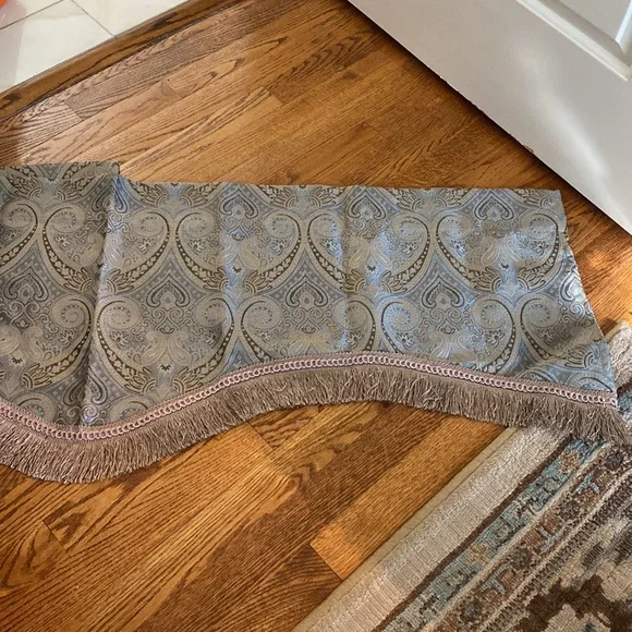 Valance Allen +Roth Raja - Picture 2 of 7